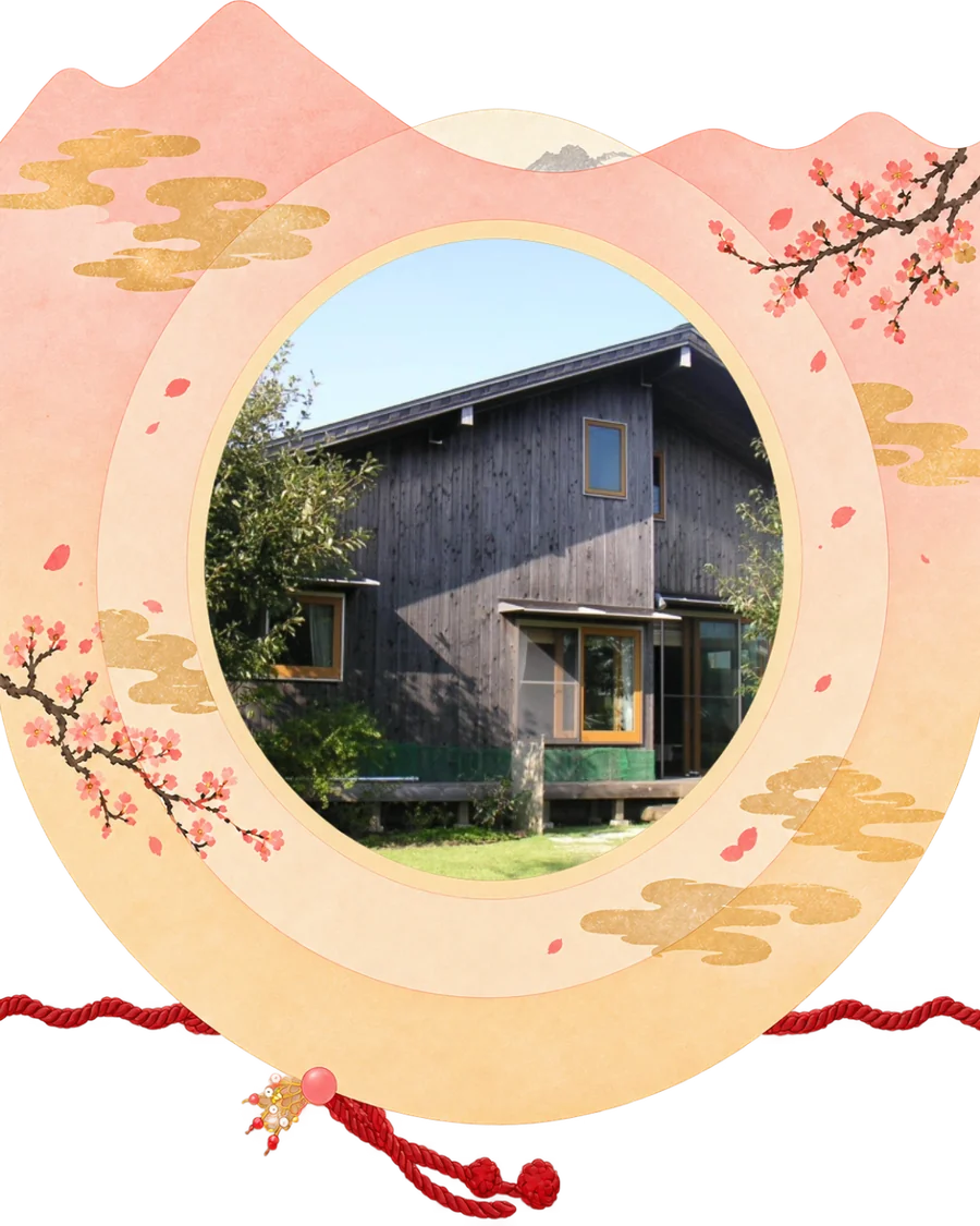 焼杉の外壁が印象的な平屋の新築住宅